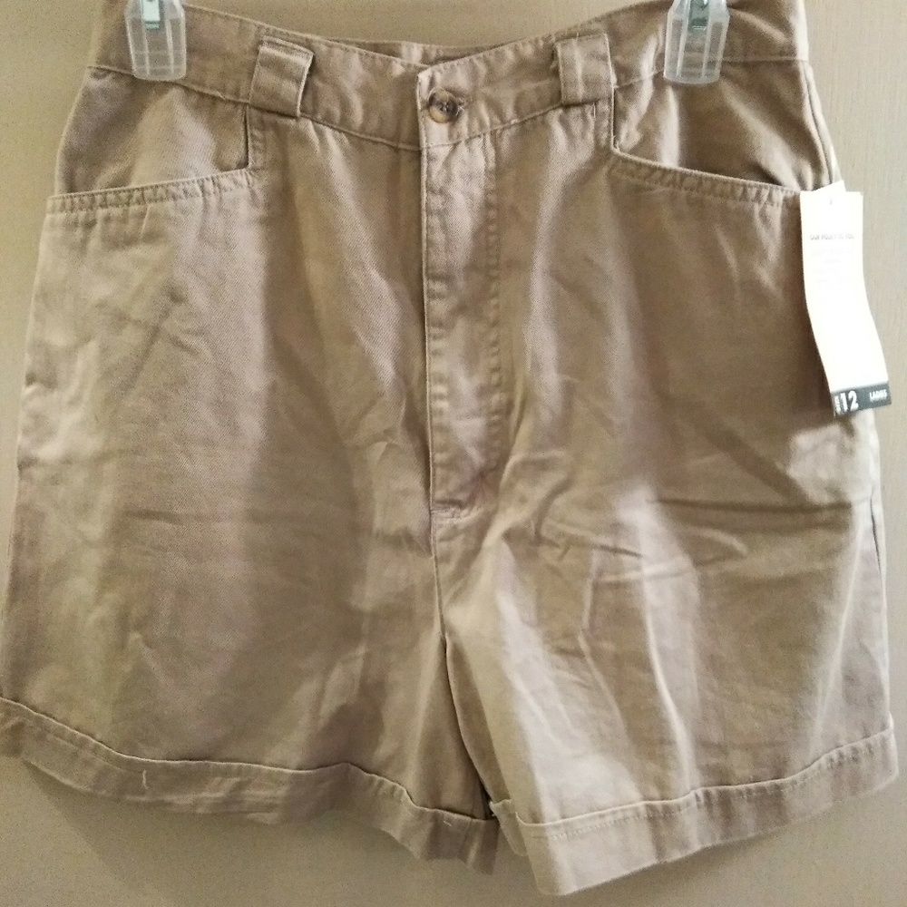 Kahki shorts